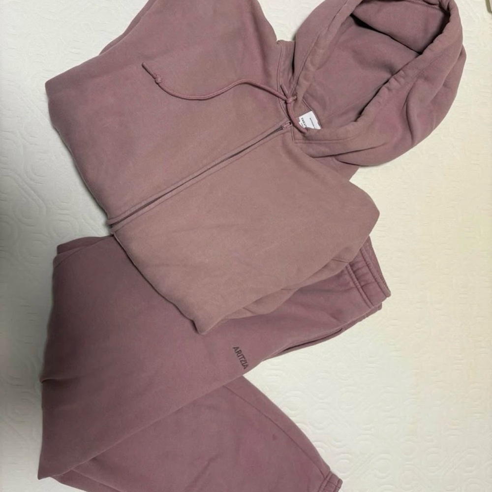 Aritzia Sweatfleece Set in Claremont